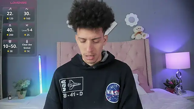 Snapshot of Joe_And_Emma chatting on 13, 11, 2025 Joe And Emma online show from 13, 11, 2025