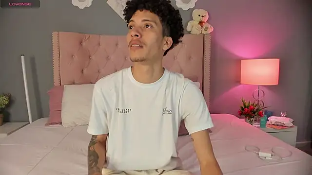 Snapshot of Joe_And_Emma chatting on 23, 11, 2025 Joe And Emma online show from 23, 11, 2025