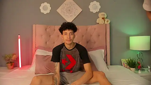 Snapshot of Joe_And_Emma chatting on 3, 12, 2025 Joe And Emma online show from 3, 12, 2025