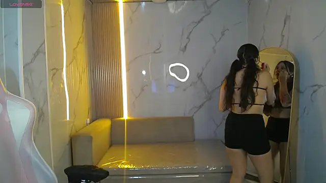 Snapshot of _Mia_sweet_b chatting on 17, 10, 2025 Mia sweet b online show from 17, 10, 2025