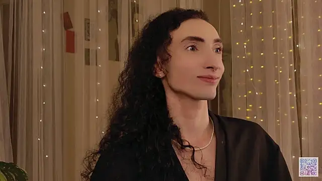 Snapshot of Queen_of_tease chatting on 21, 11, 2025 Queen of tease online show from 21, 11, 2025