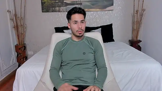 Snapshot of loghan_fox chatting on 11, 9, 2025 loghan fox online show from 11, 9, 2025