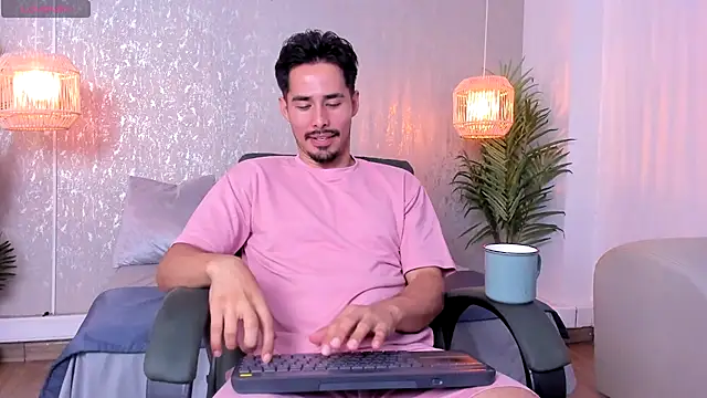 Snapshot of loghan_fox chatting on 28, 9, 2025 loghan fox online show from 28, 9, 2025