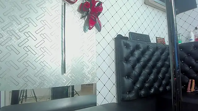 EMMA SANTANA online show from 18, 10, 2025
