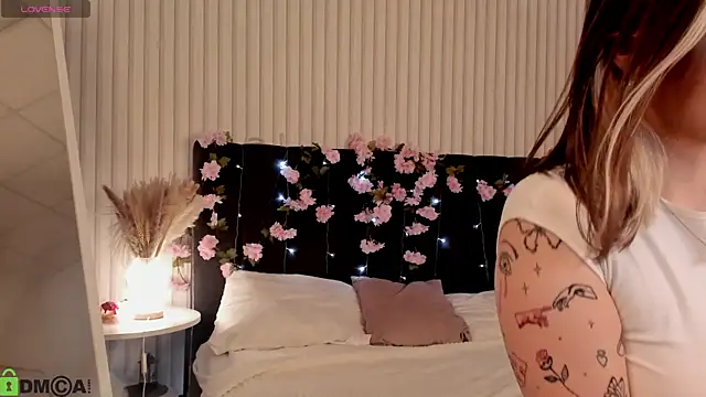 Snapshot of Kati_Li chatting on 7, 10, 2025 Kati Li online show from 7, 10, 2025