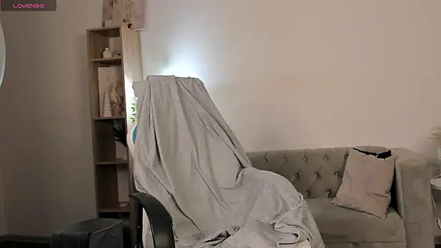 Snapshot of Kati_Li chatting on 6, 11, 2025 Kati Li online show from 6, 11, 2025