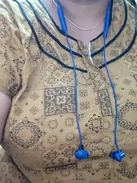 Snapshot of lathikaqueentamil chatting on 5, 11, 2025 lathikaqueentamil online show from 5, 11, 2025