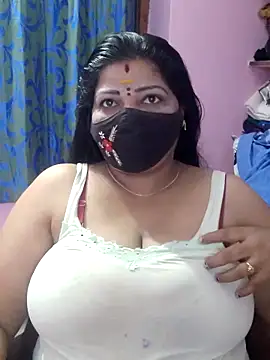 Snapshot of lathikaqueentamil chatting on 3, 12, 2025 lathikaqueentamil online show from 3, 12, 2025