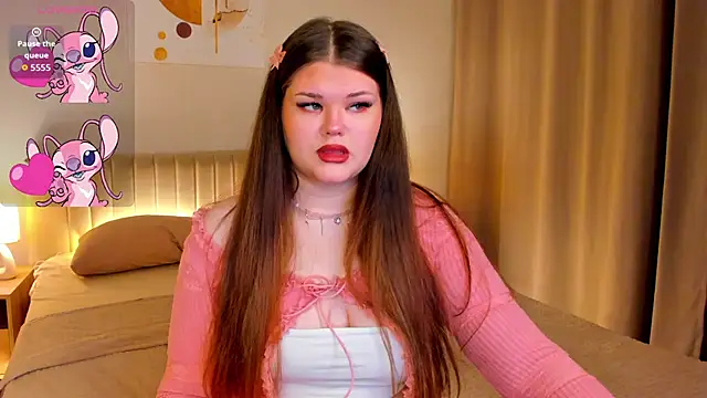 Snapshot of elle_one chatting on 10, 9, 2025 elle one online show from 10, 9, 2025