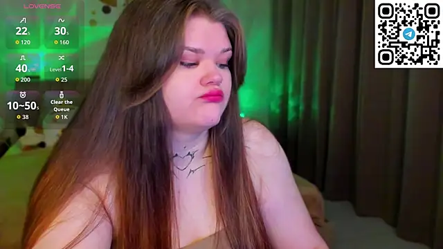 Snapshot of elle_one chatting on 13, 10, 2025 elle one online show from 13, 10, 2025