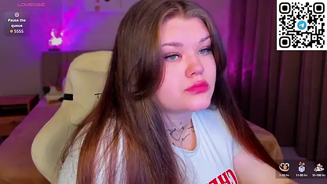 Snapshot of elle_one chatting on 14, 10, 2025 elle one online show from 14, 10, 2025