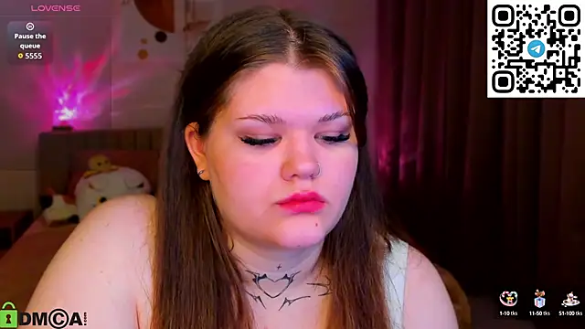 Snapshot of elle_one chatting on 15, 10, 2025 elle one online show from 15, 10, 2025