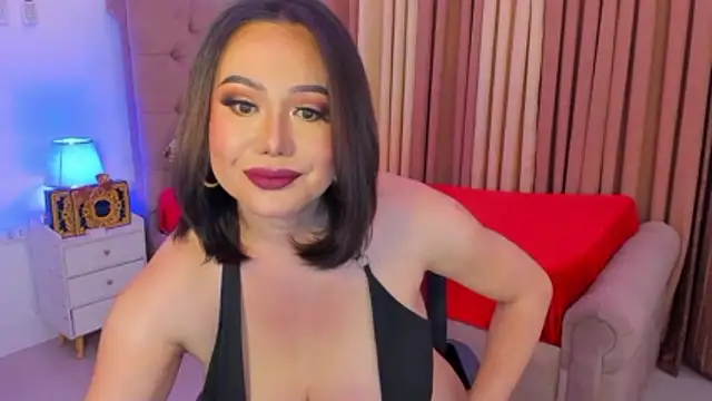 Snapshot of dianaCortney_21 chatting on 8, 11, 2025 dianaCortney 21 online show from 8, 11, 2025