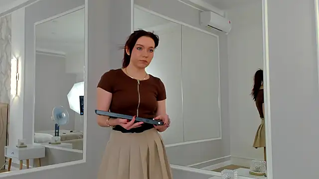 NoraHaynes online show from 28, 2, 2026