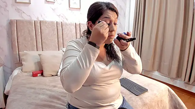 Snapshot of Paula_And chatting on 23, 10, 2025 Paula And online show from 23, 10, 2025