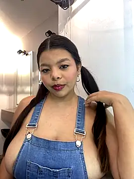 Snapshot of SiennaMonroe_ chatting on 15, 9, 2025 SiennaMonroe online show from 15, 9, 2025