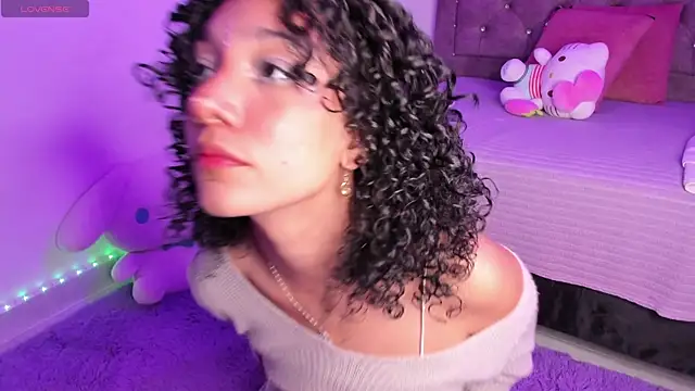 Snapshot of aline_ackerman chatting on 7, 11, 2025 aline ackerman online show from 7, 11, 2025