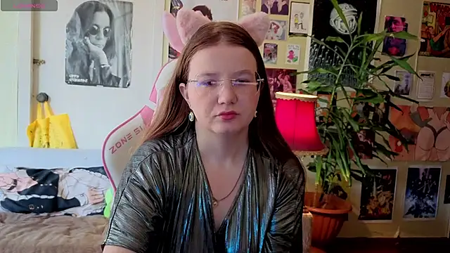 Sienna-Cow online show from 24, 9, 2025