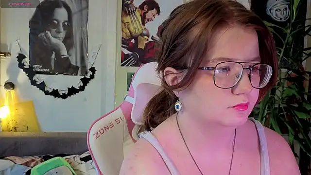 Sienna-Cow online show from 26, 11, 2025