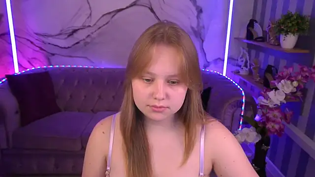 Snapshot of CrystallPaws chatting on 10, 9, 2025 CrystallPaws online show from 10, 9, 2025