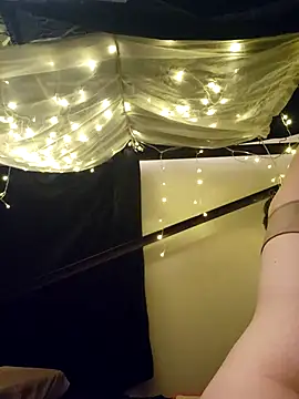 Snapshot of VeiledMuse chatting on 16, 10, 2025 VeiledMuse online show from 16, 10, 2025