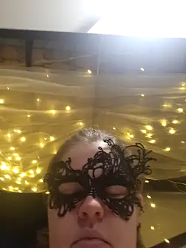 Snapshot of VeiledMuse chatting on 19, 11, 2025 VeiledMuse online show from 19, 11, 2025