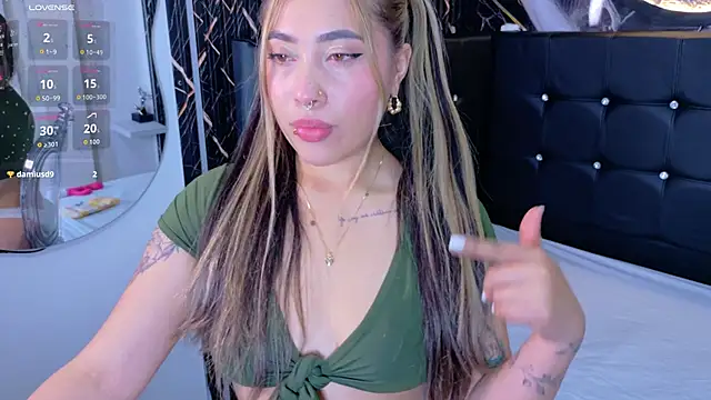 Snapshot of _ManuVeelez chatting on 5, 2, 2026 ManuVeelez online show from 5, 2, 2026