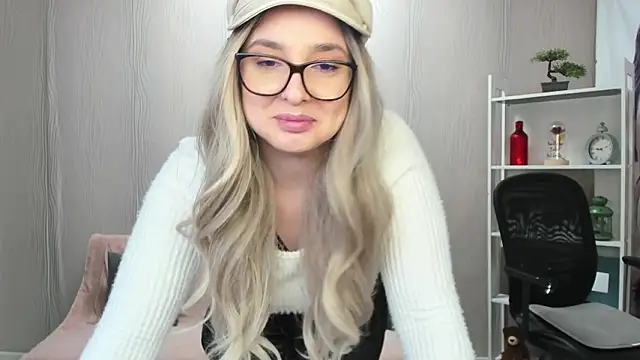 Snapshot of JaquelinLaurent chatting on 9, 2, 2026 JaquelinLaurent online show from 9, 2, 2026