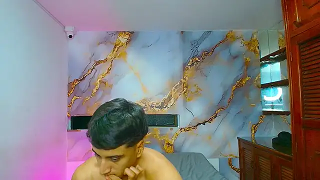 Snapshot of melinaandmateo chatting on 12, 10, 2025 melinaandmateo online show from 12, 10, 2025