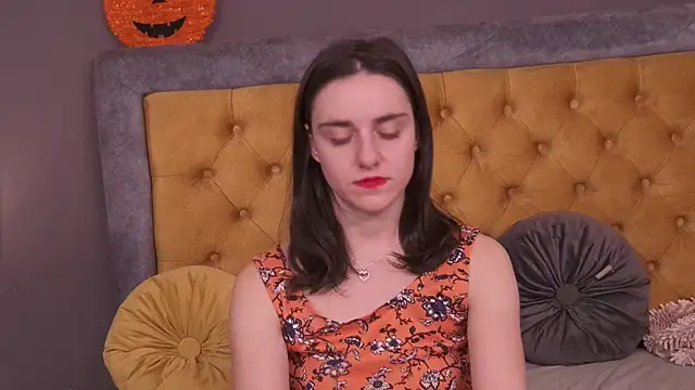 Jessica White  online show from 28, 11, 2025