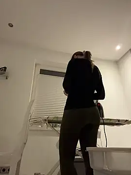 IsabellaEtha online show from 9, 10, 2025