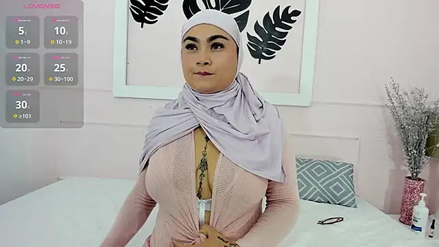 Snapshot of azaharaaa_ chatting on 12, 9, 2025 azaharaaa online show from 12, 9, 2025