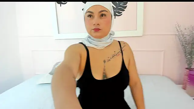 Snapshot of azaharaaa_ chatting on 26, 9, 2025 azaharaaa online show from 26, 9, 2025