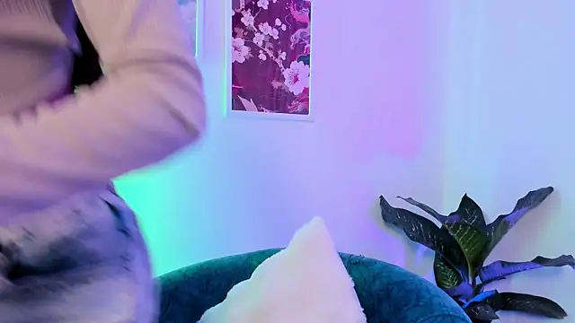 Snapshot of canelleGarces chatting on 14, 10, 2025 canelleGarces online show from 14, 10, 2025