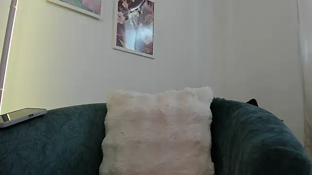 Snapshot of canelleGarces chatting on 19, 10, 2025 canelleGarces online show from 19, 10, 2025