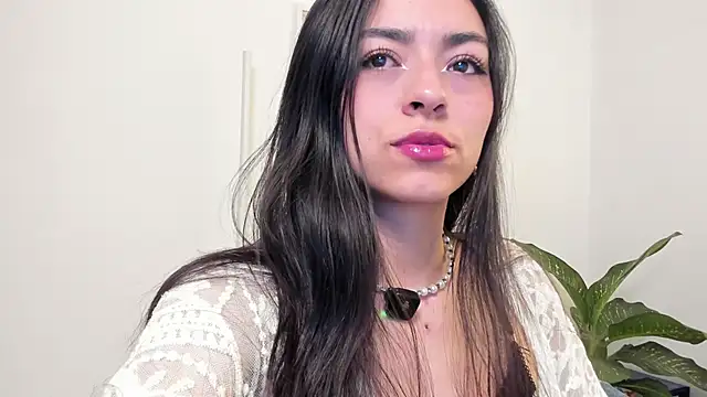 Snapshot of canelleGarces chatting on 27, 11, 2025 canelleGarces online show from 27, 11, 2025
