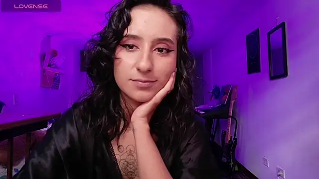 Snapshot of atenea_dragon__ chatting on 3, 12, 2025 atenea dragon online show from 3, 12, 2025