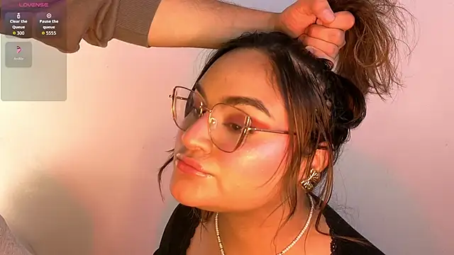 Snapshot of laurale_phillipe chatting on 16, 2, 2026 laurale phillipe online show from 16, 2, 2026