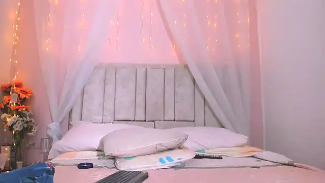 Rachellcooperrr online show from 19, 10, 2025