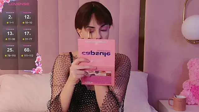 Snapshot of Miranda_Kerry chatting on 14, 12, 2025 Miranda Kerry online show from 14, 12, 2025