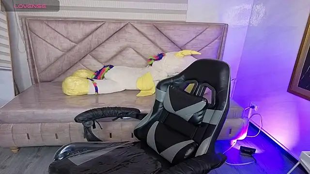 Luna Star v online show from 6, 11, 2025