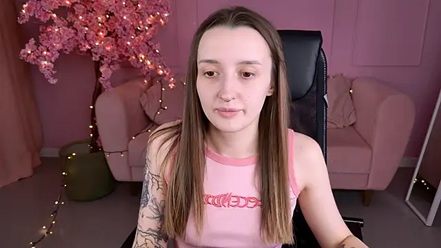 Snapshot of AliceLids chatting on 13, 9, 2025 AliceLids online show from 13, 9, 2025