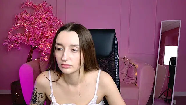 Snapshot of AliceLids chatting on 23, 9, 2025 AliceLids online show from 23, 9, 2025