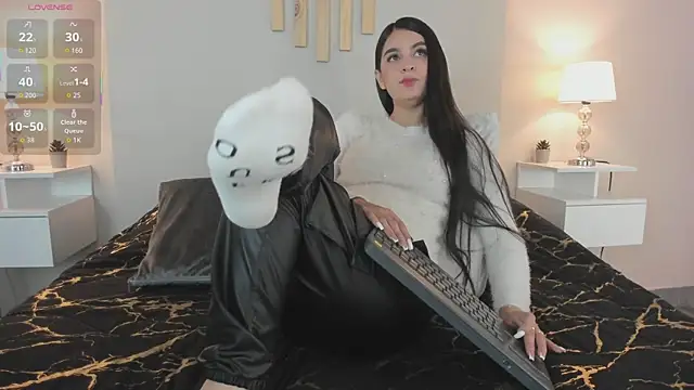 Snapshot of natachadiaz_ chatting on 28, 10, 2025 natachadiaz online show from 28, 10, 2025