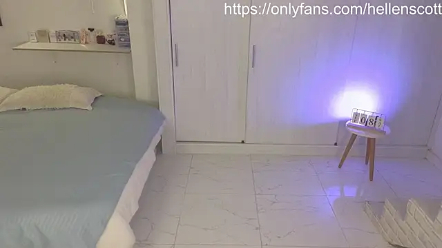 Snapshot of HellennScott chatting on 9, 9, 2025 HellennScott online show from 9, 9, 2025