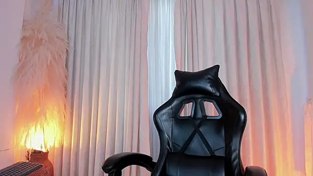 Snapshot of JulienSaint chatting on 17, 9, 2025 JulienSaint online show from 17, 9, 2025