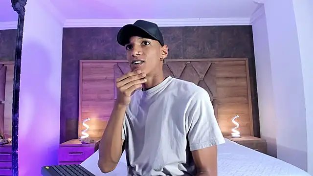 Snapshot of JulienSaint chatting on 19, 9, 2025 JulienSaint online show from 19, 9, 2025