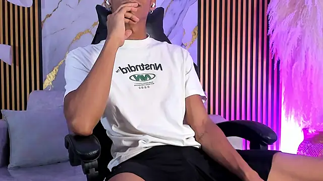 Snapshot of JulienSaint chatting on 15, 10, 2025 JulienSaint online show from 15, 10, 2025