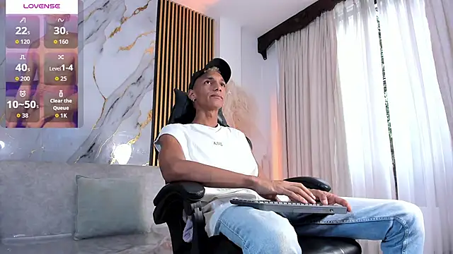 Snapshot of JulienSaint chatting on 17, 10, 2025 JulienSaint online show from 17, 10, 2025