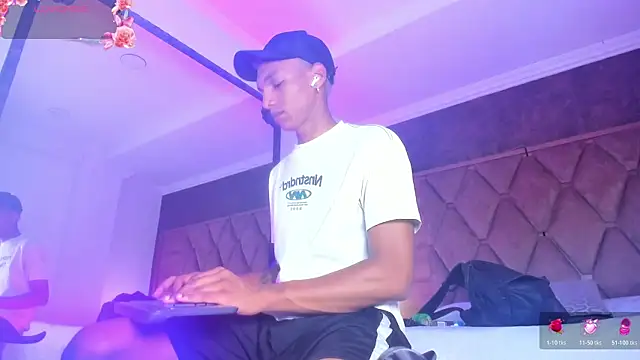 Snapshot of JulienSaint chatting on 18, 10, 2025 JulienSaint online show from 18, 10, 2025